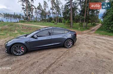 Седан Tesla Model 3 2022 в Киеве