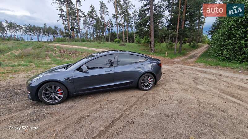 Седан Tesla Model 3 2022 в Киеве