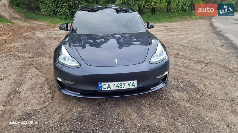 Седан Tesla Model 3 2022 в Киеве