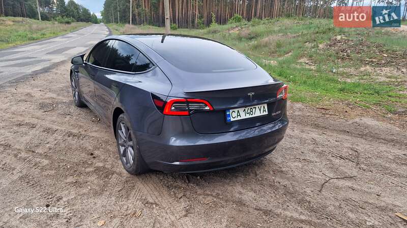 Седан Tesla Model 3 2022 в Киеве