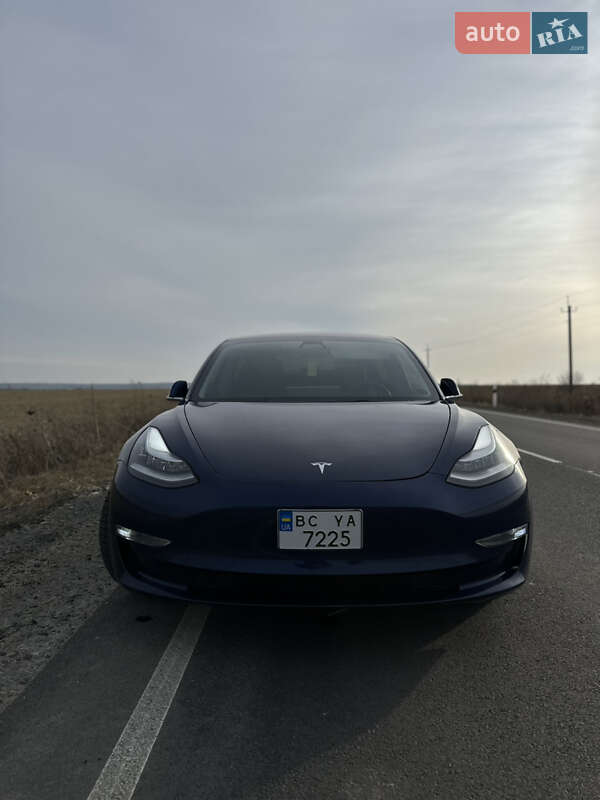 Седан Tesla Model 3 2018 в Львове