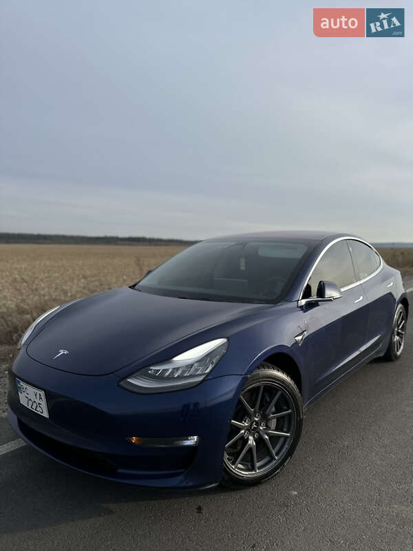 Седан Tesla Model 3 2018 в Львове