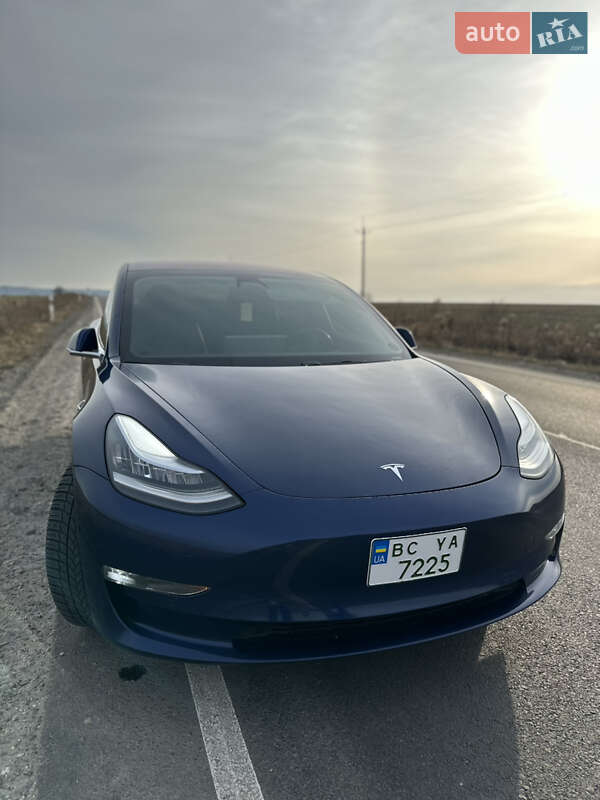 Седан Tesla Model 3 2018 в Львове