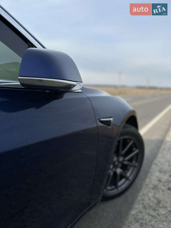 Седан Tesla Model 3 2018 в Львове
