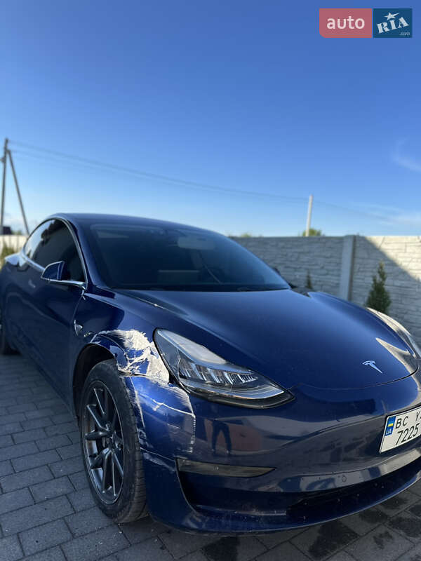 Седан Tesla Model 3 2018 в Львове
