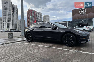 Седан Tesla Model 3 2020 в 