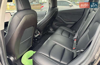 Седан Tesla Model 3 2020 в 