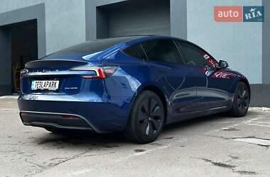 Седан Tesla Model 3 2024 в 
