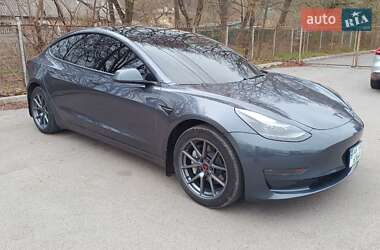 Седан Tesla Model 3 2023 в 