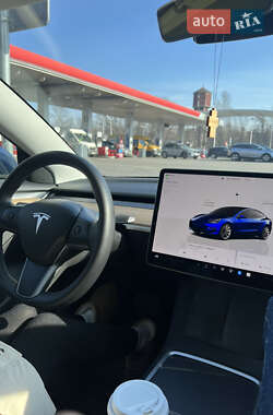 Седан Tesla Model 3 2022 в 