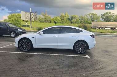 Седан Tesla Model 3 2020 в Стрию