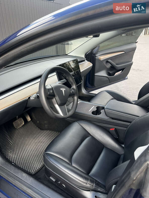 Седан Tesla Model 3 2022 в Березане