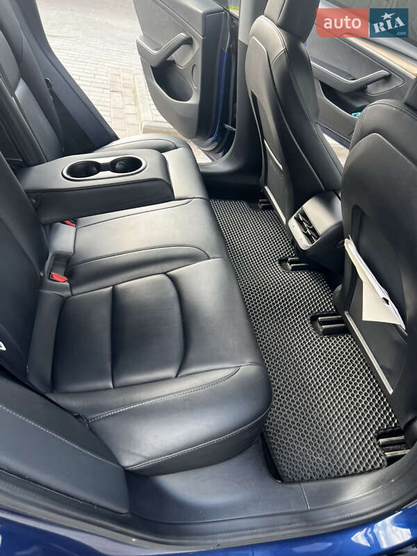 Седан Tesla Model 3 2022 в Березане