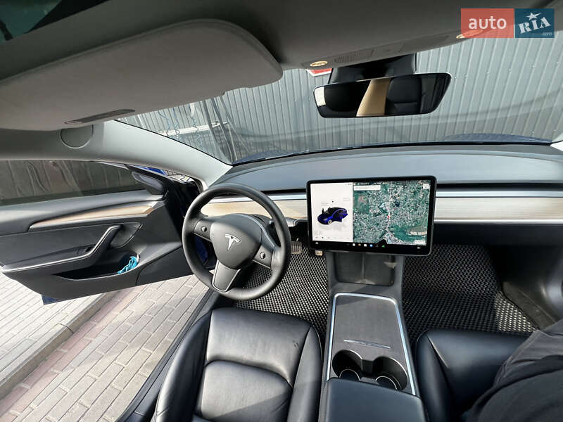Седан Tesla Model 3 2022 в Березане
