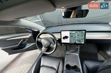 Седан Tesla Model 3 2022 в 