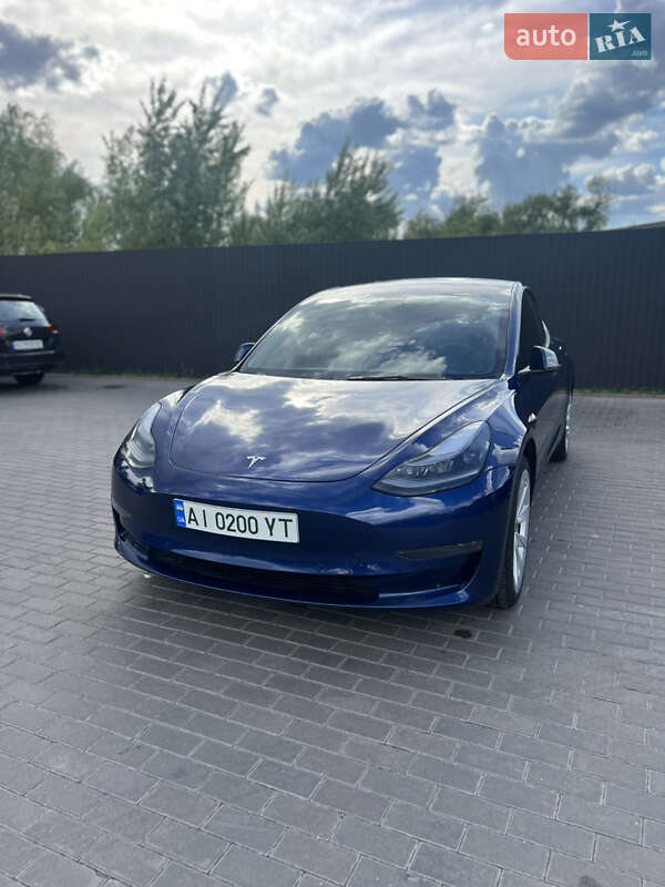 Седан Tesla Model 3 2022 в 