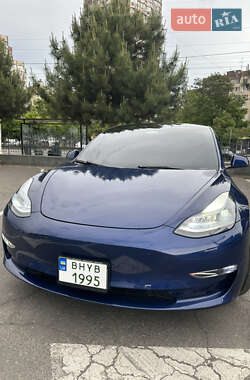 Седан Tesla Model 3 2022 в 