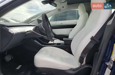Седан Tesla Model 3 2020 в 