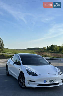 Седан Tesla Model 3 2021 в 
