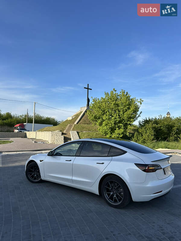 Седан Tesla Model 3 2021 в Львове