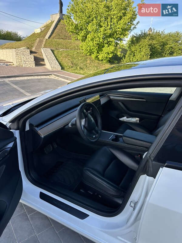 Седан Tesla Model 3 2021 в Львове