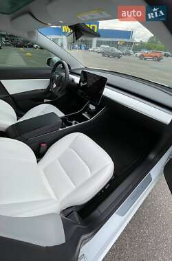 Седан Tesla Model 3 2019 в 