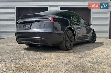 Седан Tesla Model 3 2024 в Сарнах