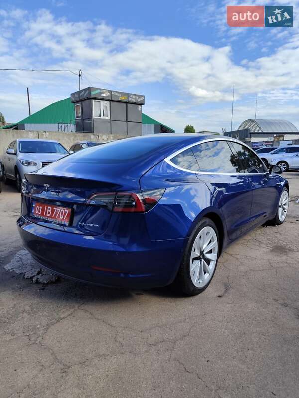Седан Tesla Model 3 2019 в Чернигове