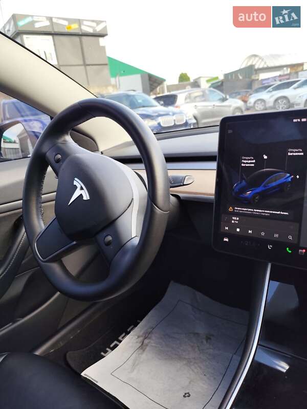 Седан Tesla Model 3 2019 в Чернигове
