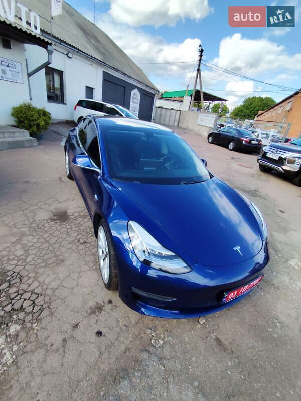 Седан Tesla Model 3 2019 в Чернигове