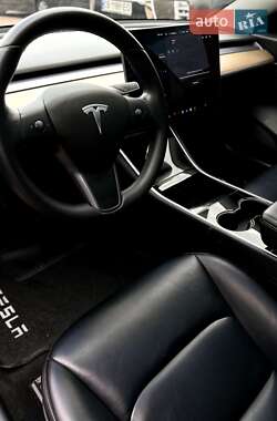 Седан Tesla Model 3 2019 в 