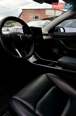 Седан Tesla Model 3 2019 в 