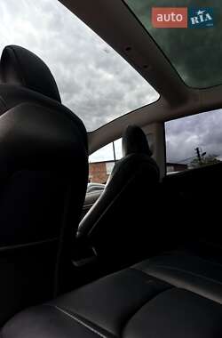 Седан Tesla Model 3 2019 в 