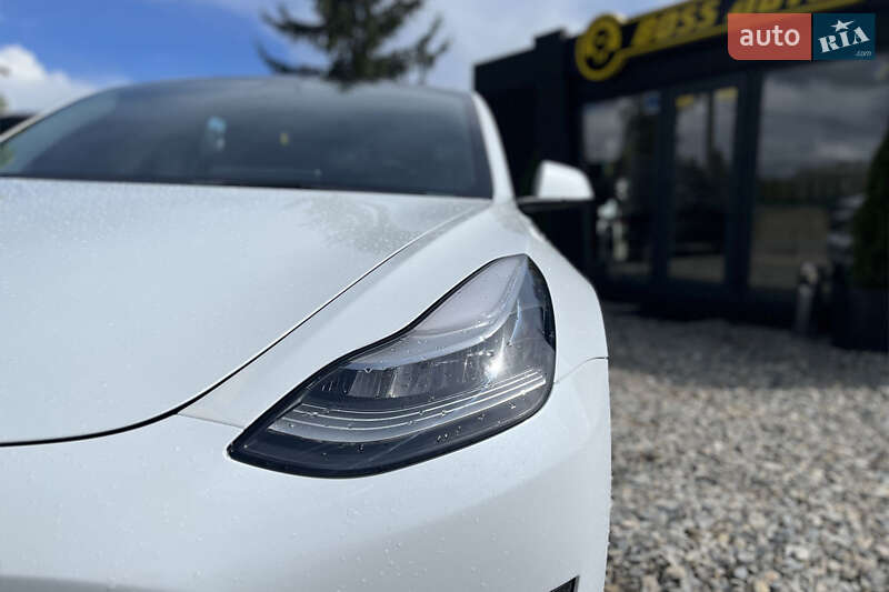 Седан Tesla Model 3 2022 в Коломые