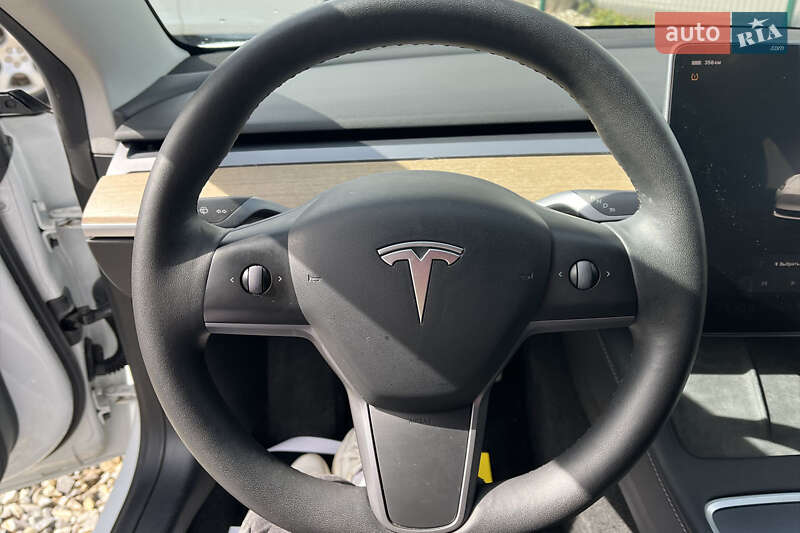 Седан Tesla Model 3 2022 в Коломые