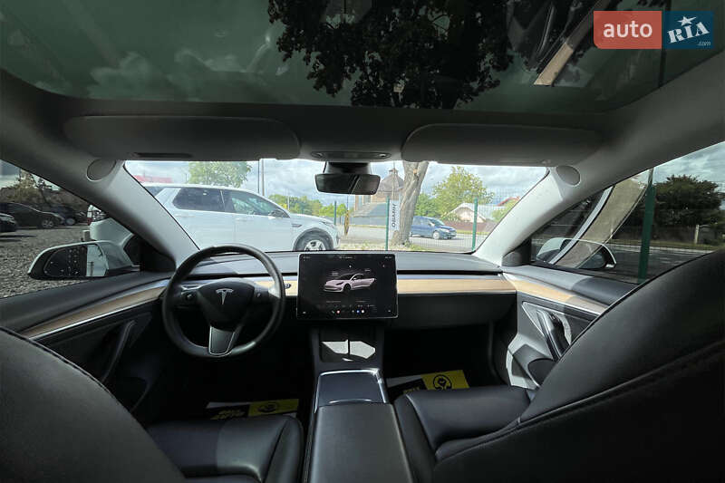 Седан Tesla Model 3 2022 в Коломые