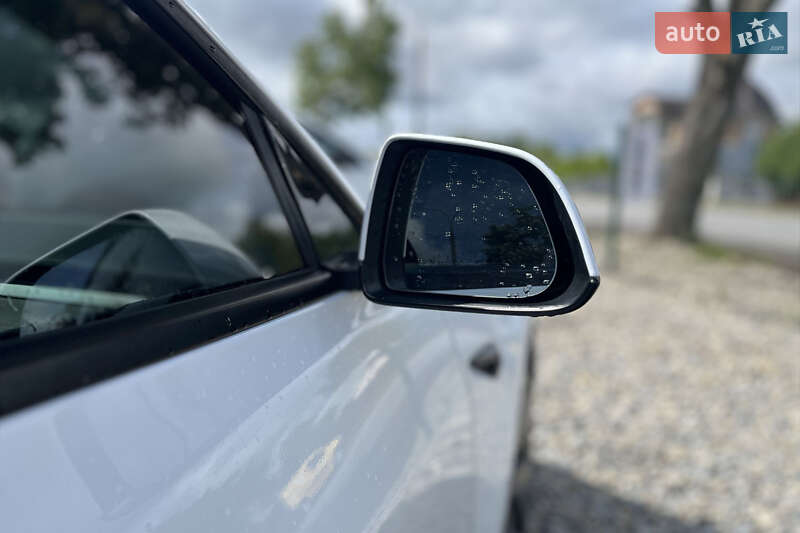 Седан Tesla Model 3 2022 в Коломые