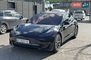 Седан Tesla Model 3 2021 в 