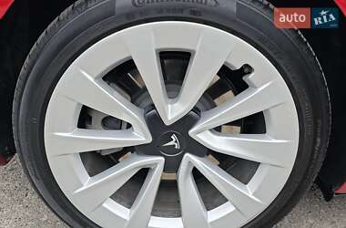 Седан Tesla Model 3 2023 в 