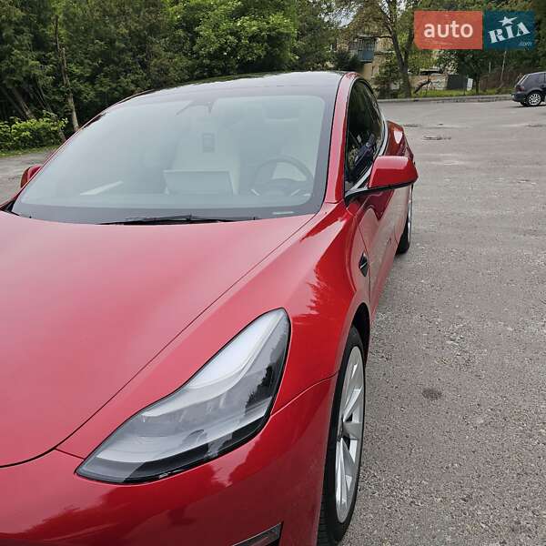 Седан Tesla Model 3 2023 в Львове