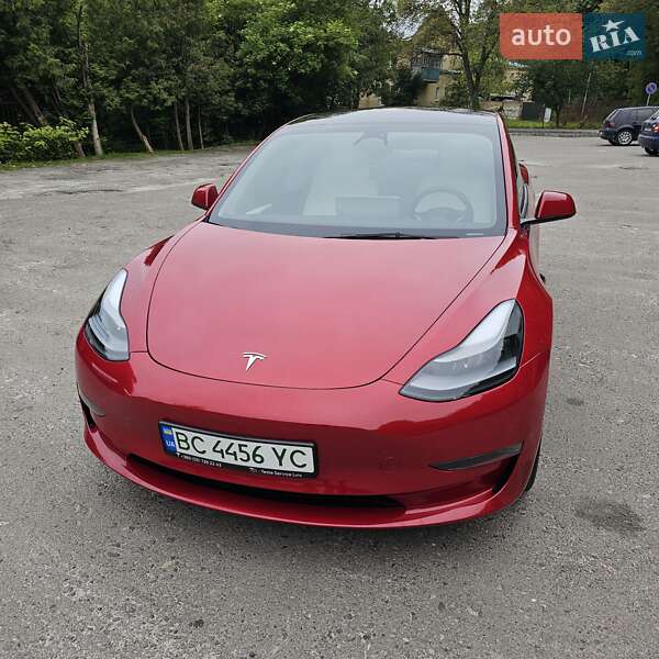 Седан Tesla Model 3 2023 в Львове