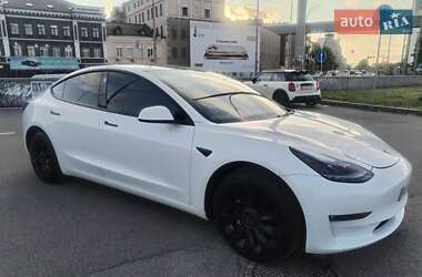 Седан Tesla Model 3 2023 в 