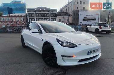 Седан Tesla Model 3 2023 в 