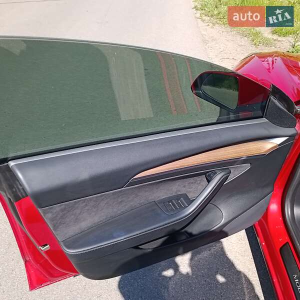 Седан Tesla Model 3 2021 в Києві
