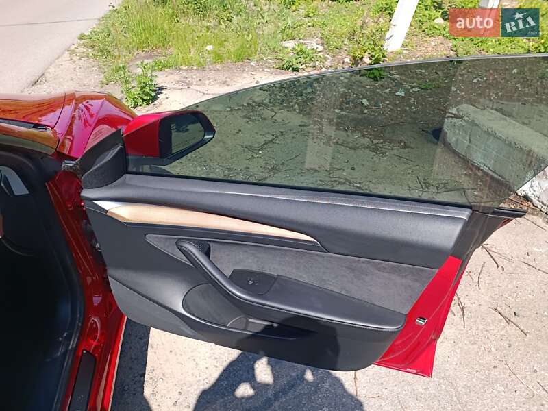 Седан Tesla Model 3 2021 в Києві