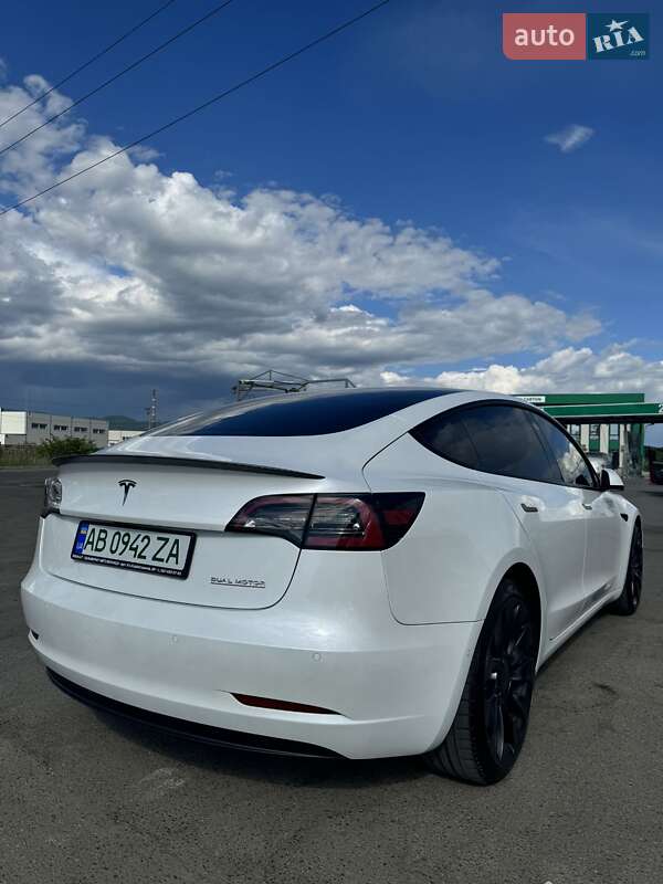 Седан Tesla Model 3 2022 в Тячеве