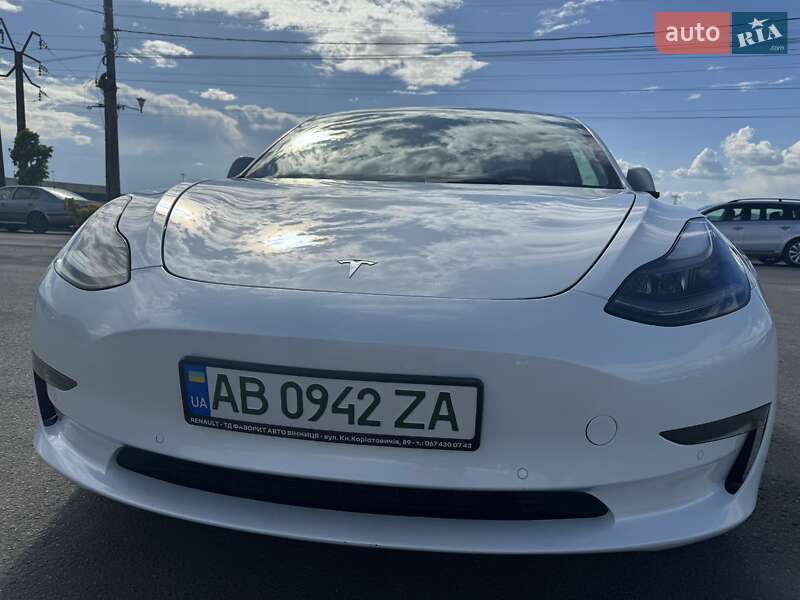 Седан Tesla Model 3 2022 в Тячеве