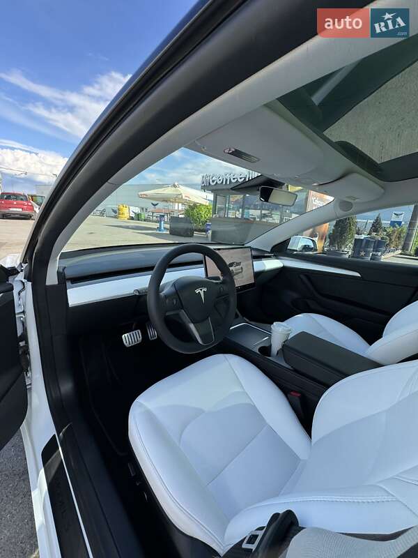 Седан Tesla Model 3 2022 в Тячеве