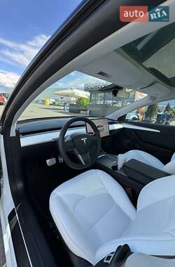 Седан Tesla Model 3 2022 в 