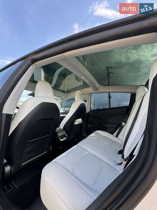 Седан Tesla Model 3 2022 в Тячеве